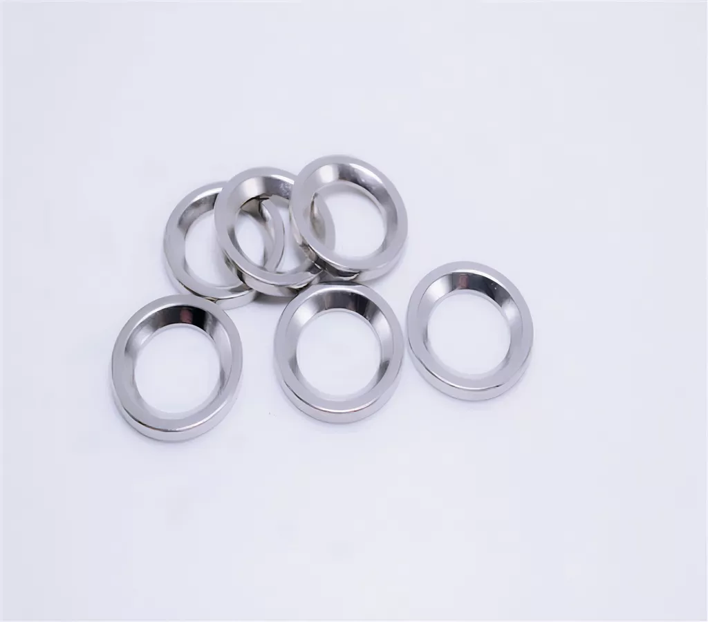 产品:稀土致铁硼性能:N35规格:圆形带孔、长方形、打捞吸铁器电镀:镍铜镍耐温:小于80度，永不退磁 充磁:厚度方向：使用方法在使用磁铁时请小心平移滑开，不要直接掰，分开后保持一定的距离以免自动对吸破损。