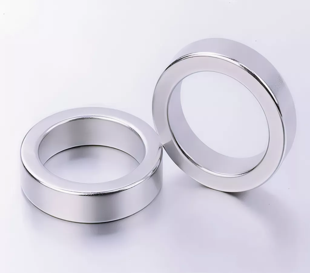 直径 20MM公差士0.5MM厚度 4MM公差士0.5MM 尺寸存在一定负差，负差根据尺寸大小而定，请用卡尺做测量 磁铁属于易碎品强烈碰撞时会导致磁铁碎裂 手握磁铁时，请不要随意松手避免两个磁铁因吸力隔空撞击在一起有可能会导致磁铁本身发生碎裂的情况